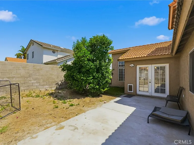 1505 Canterbury Cir — Photo 43