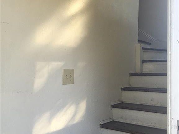2nd image of 1146 W Ocean View Ave #B