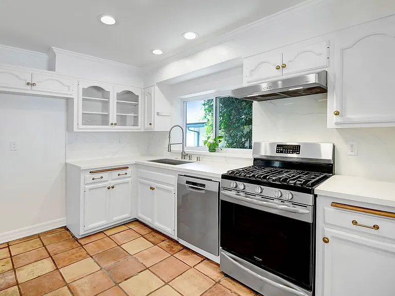 2401 Olive Ave — Photo 19