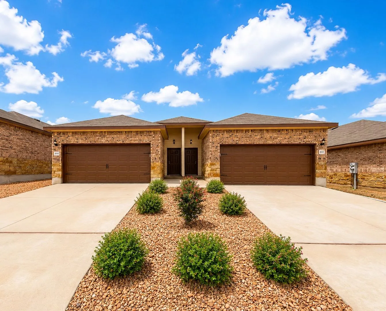Luxury Duplex Backing to a Greenbelt in Prime New Braunfels Location! — Photo 2