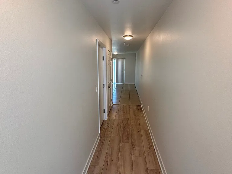 521 1/2 W 77th St — Photo 3