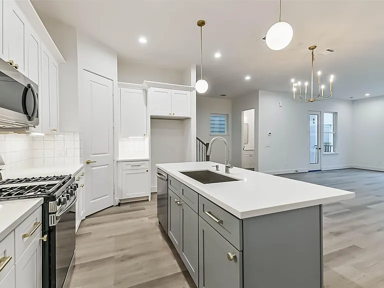 7709 Earl Rudder Way — Photo 3