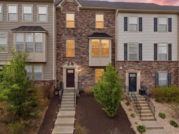 211 Freesia Ln, Stafford, VA 22554