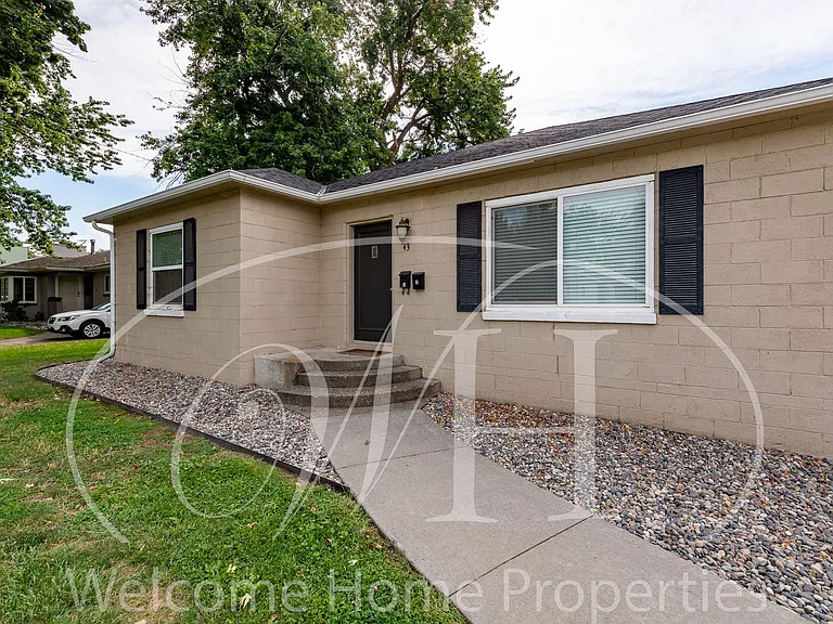 43 NE Ash Ave — Photo 1
