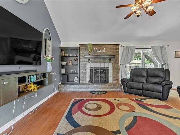 3rd image of 1017 Sennybridge Dr
