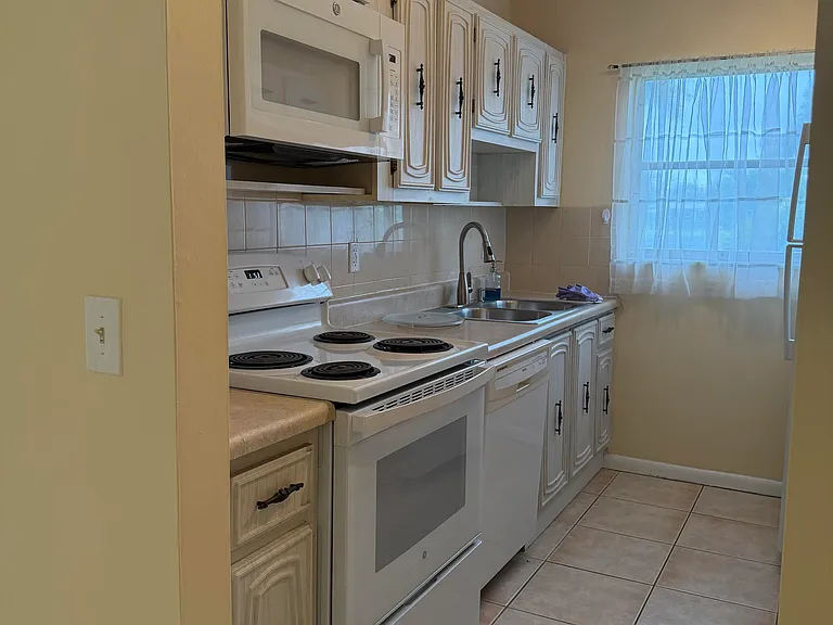 707 High Point Blvd N #C — Photo 8