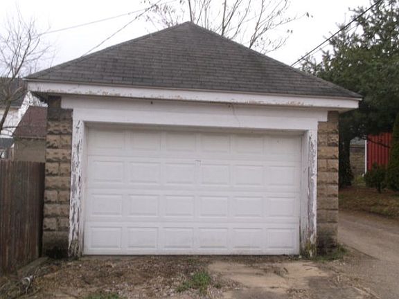5th image of 140 Madeira Ave