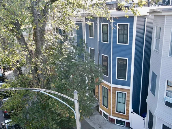 909 E Broadway, South Boston, MA 02127