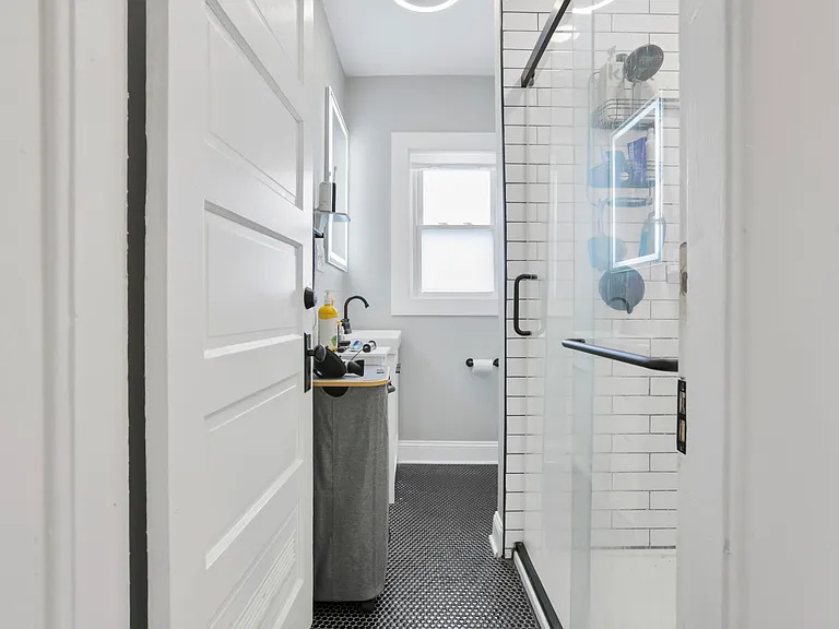 230 N State St — Photo 21