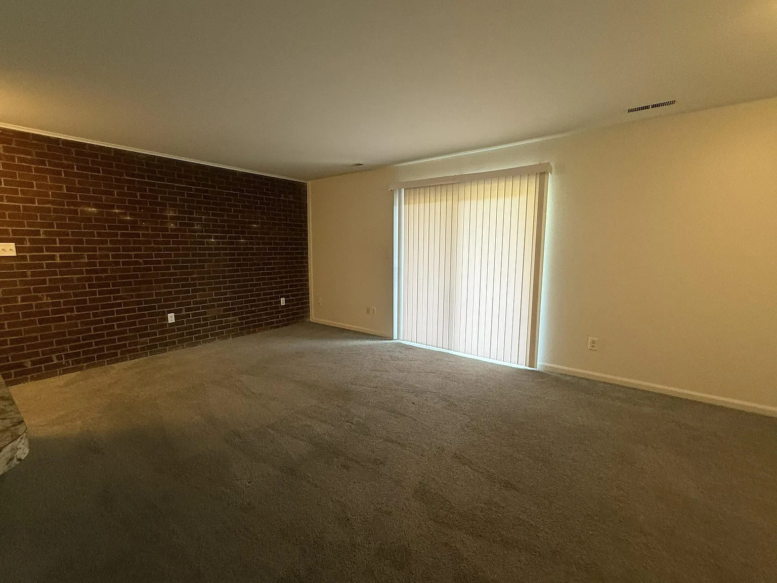 2 bed, 1.0 bath, 988 sqft, $1,225 — Photo 1