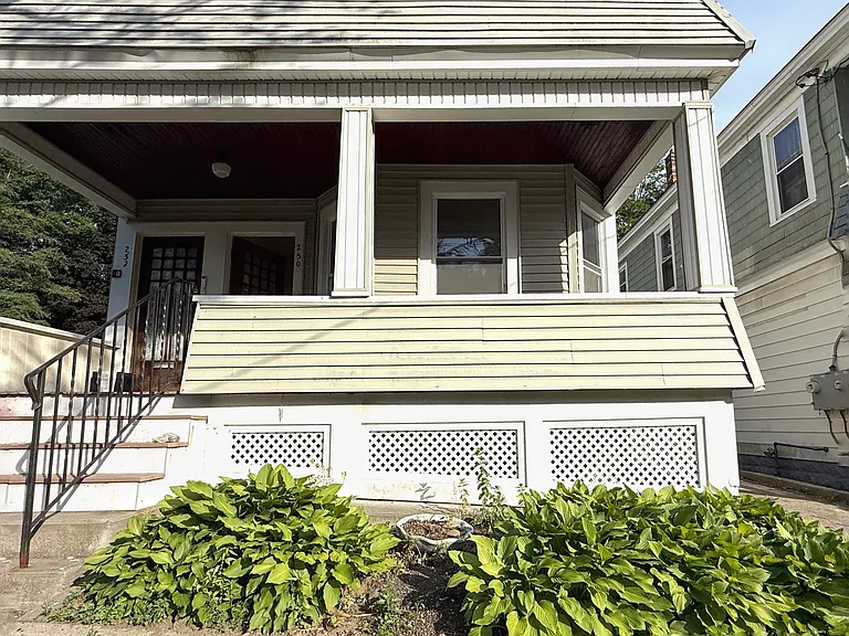 250 Elm St #1 — Photo 14