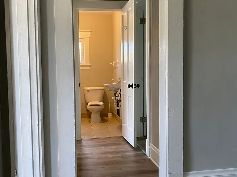 6834 Betts Ave — Photo 9