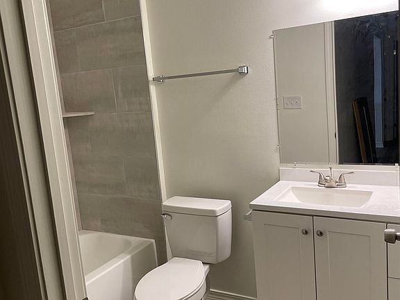 3rd image of 2 Canterberry Cir