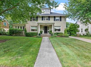 1035 Yorkshire Rd, Grosse Pointe Park, MI 48230