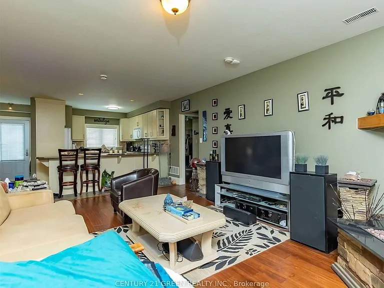 935689 Airport Rd — Photo 32