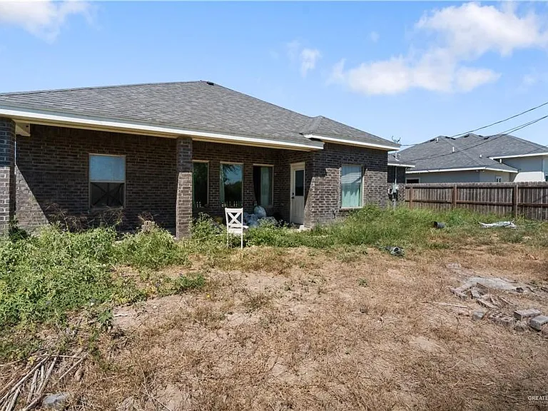 822 Whitewing St — Photo 11