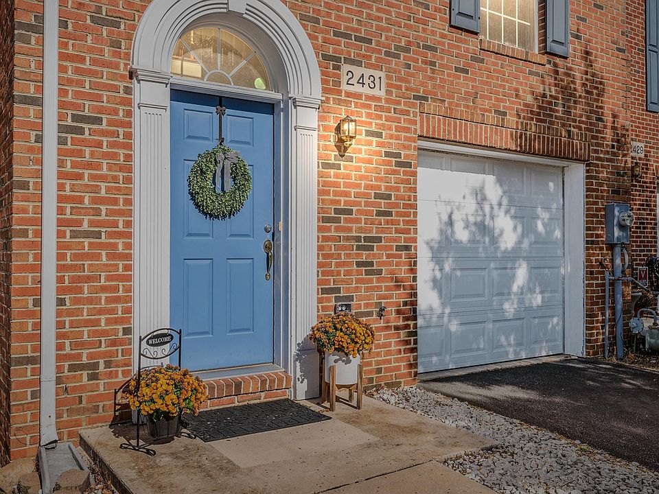 Beautiful 3 Story Garage Townhome