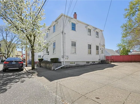 6 Franklin Ave, Cranston, RI 02920