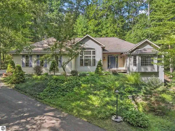 4447 Ground Pine Trl, Traverse City, MI 49686