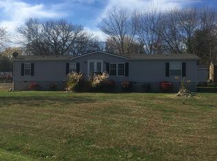 21815 Lynn Ln, Carlyle, IL 62231