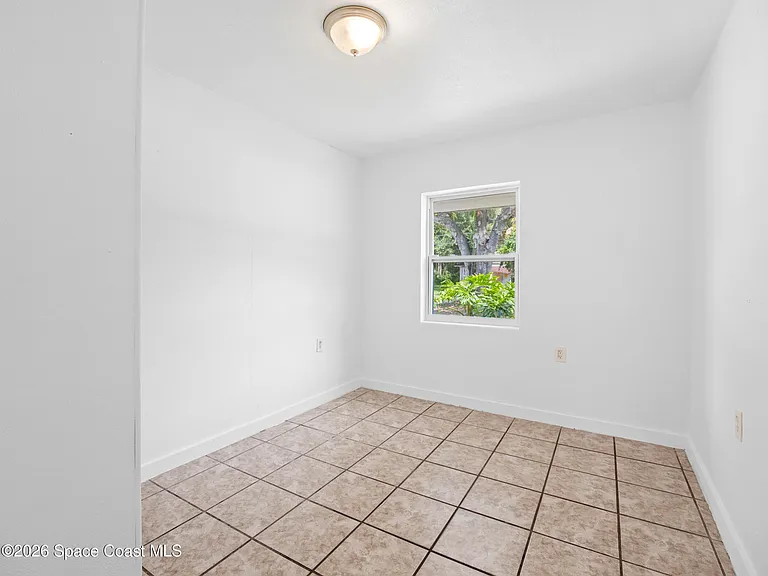 87 NW Irwin Ave — Photo 10