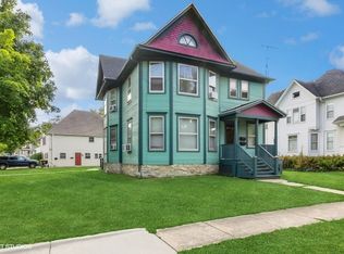 236 E Main St, Genoa, IL 60135