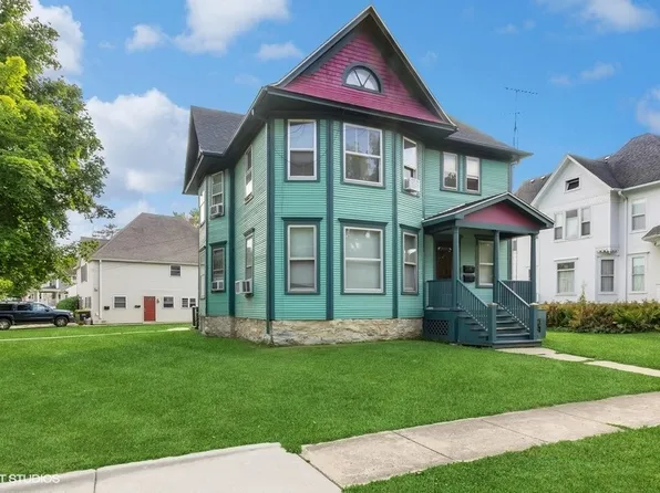 236 E Main St, Genoa, IL 60135