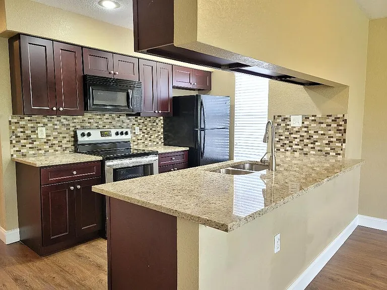 2310 Prime Cir #B — Photo 6