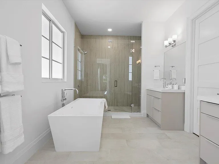 173 Wellesley Dr — Photo 21