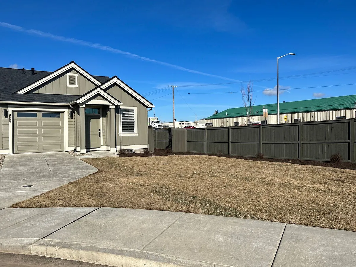 Building Photo - 20657 SE Iron Horse Ln