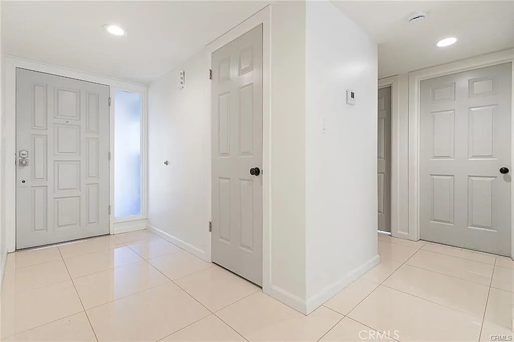 4 bed, 1954 sqft, $6,700 — Photo 4