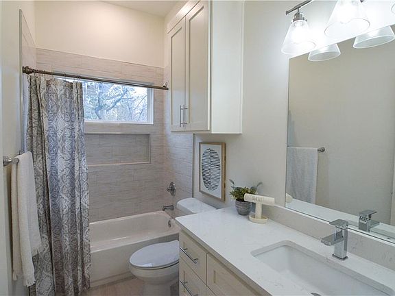 3rd image of 117 Abamillo Dr
