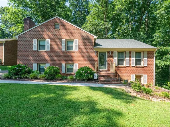 90 Catalpa Rd, Lynchburg, VA 24502