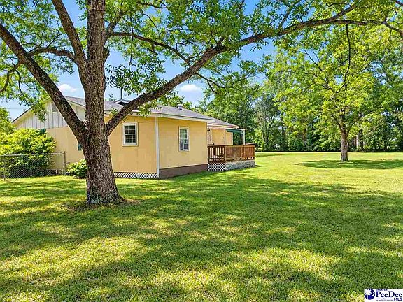 5th image of 221 Pecan Dr