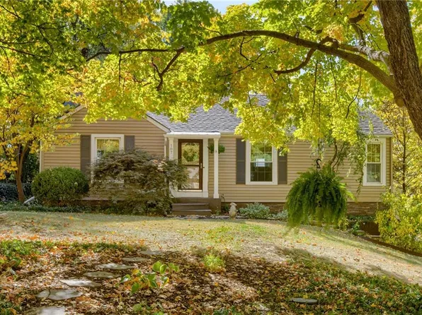 107 NE Northcrest Dr, Kansas City, MO 64116