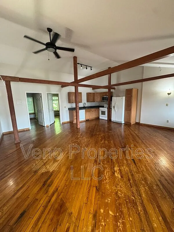 1 bed, 1.0 bath, 845 sqft, $1,050 — Photo 4