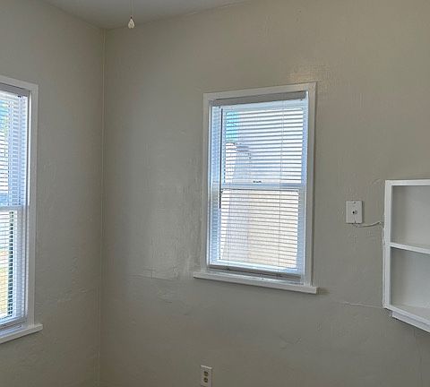 4th image of 93 N Catalina St