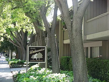 Del Monico Apartments — Photo 15
