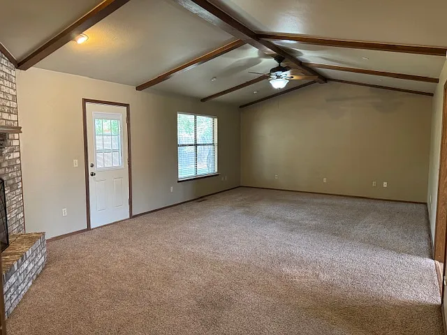 2118 N Crescent Dr — Photo 2