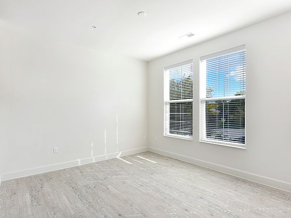 5th image of 1296 Chesapeake Ave #219