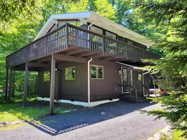 214 Pheasant Pl, Tobyhanna, PA 18466