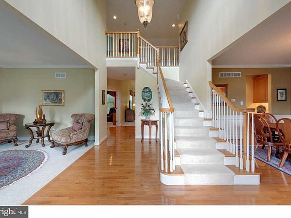 3rd image of 352 Sterling Ln