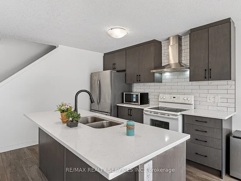 95 Queensbrook Cres — Photo 14
