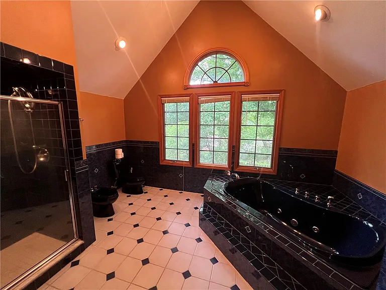127 Westland Dr — Photo 26