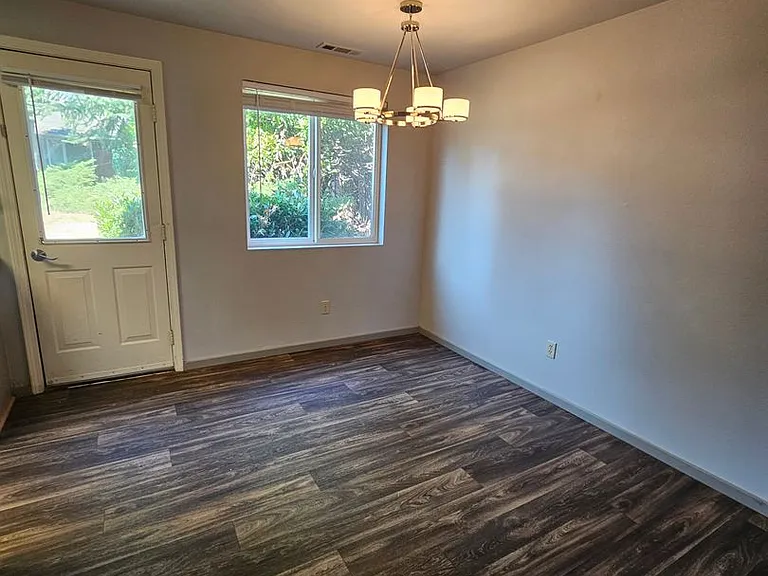 1822 NE Fairview Ave — Photo 10