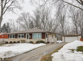W174N8593 Schneider Dr, Menomonee Falls, WI 53051