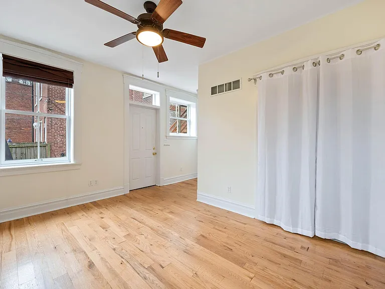 3316 Salena St — Photo 12