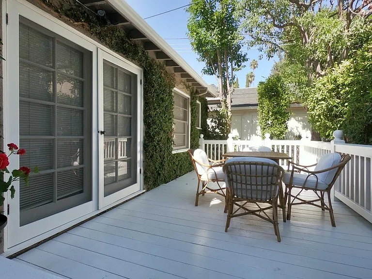 2285 N Beachwood Dr #12 — Photo 32