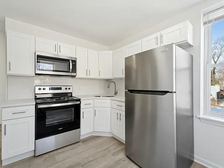 127 W Seymour St #1 — Photo 4
