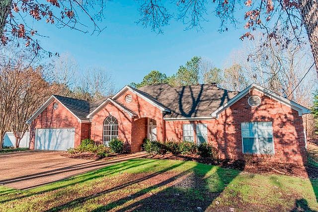 1st image of 207 Winterset Dr